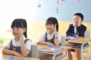 Trong buổi họp phụ huynh, trẻ có thể tự tay chuẩn bị không gian tiếp đón cha mẹ. Ảnh minh họa: ITN .