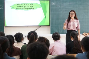 Tiết ôn thi miễn phí cho học sinh khối 12 tại Trường THPT Mường Quạ (Tương Dương, Nghệ An).