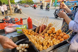 Học sinh không nên nhận đồ ăn, đồ uống từ người lạ.