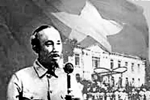 Chủ tịch Hồ Chí Minh đọc bản “Tuyên ngôn độc lập” ngày 2/9/1945. Ảnh tư liệu.