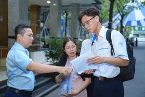 Thí sinh tham dự Kỳ thi đánh giá năng lực do Đại học Quốc gia TPHCM tổ chức ngày 30/3/2025. Ảnh minh họa: HUIT