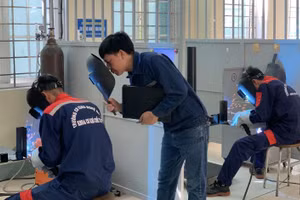 Sinh viên Trường Cao đẳng Công nghệ Hà Tĩnh thực hành.