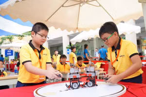 Phong trào "Bình dân học vụ số" không chỉ là sáng kiến giáo dục, mà còn là cầu nối giữa quá khứ và tương lai. Ảnh: ITN