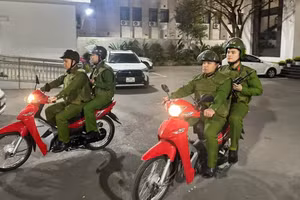 Các tổ công tác của công an tuần tra trên địa bàn Hà Nội.