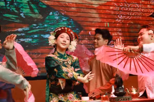 Tiết mục biểu diễn của sinh viên Trường ĐH Sư phạm Nghệ thuật Trung ương. Ảnh: Minh Trí