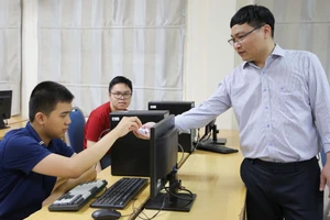 Đức Dũng trong buổi thi Olympic Tin học châu Á - Thái Bình Dương năm 2025. Ảnh: UET