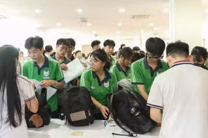 Học sinh THPT dự kỳ thi thử tốt nghiệp THPT tại Trường Đại học Ngân hàng TPHCM, ngày 4/5/2026. Ảnh: HUB