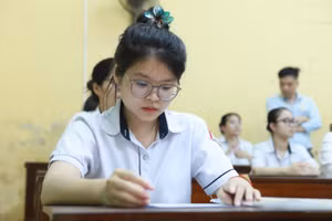 Thí sinh tham dự Kỳ thi tốt nghiệp THPT năm 2024 tại Nam Định. Ảnh: TG