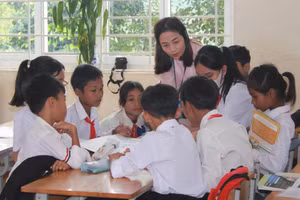 Học sinh Trường Phổ thông Dân tộc bán trú THCS Hướng Phùng (Quảng Trị) tích cực tham gia hoạt động nhóm. Ảnh: Nguyễn Tý