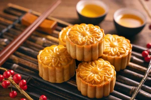 Bánh trung thu không chỉ được mua để các gia đình thưởng thức, mà còn là một món quà đầy ý nghĩa. Ảnh: INT
