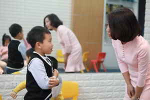 Giáo dục tính khiêm tốn ngay từ sớm sẽ giúp trẻ hình thành nhân cách vững chắc, biết trân trọng người khác. Ảnh minh họa.