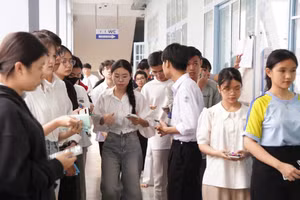 Học sinh dự thi đánh giá năng lực vào đại học trên máy tính tại Trường Đại học Đồng Tháp, năm 2026. Ảnh: DThU