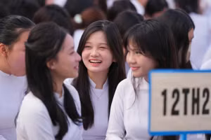 Học sinh lớp 12 TPHCM trong ngày tựu trường năm học 2025-2026. Ảnh minh họa: INT