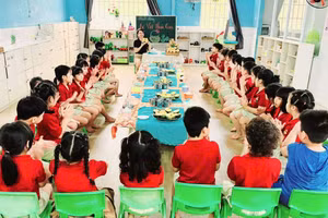 Tiết học của trẻ Trường Mầm non Tây Thạnh 2. Ảnh: NTCC