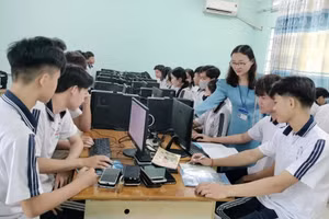 Giờ học tại Trường THPT Thạnh Hóa (Tây Ninh). Ảnh: BTN