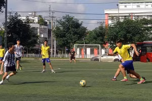 Bóng đá là môn thể thao được học sinh Trường THPT Tây Thạnh yêu thích. Ảnh: M.A