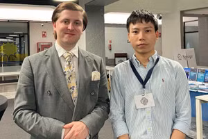 ThS Nguyễn Quốc Trung và chuyên gia nước ngoài tại một hội thảo quốc tế. Ảnh: NVCC