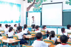 Học sinh Trường Tiểu học Thạnh An tham gia một tiết học trực tuyến. Ảnh: NTCC