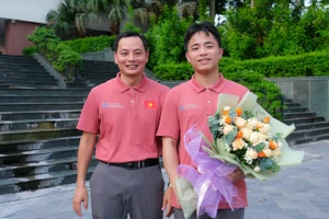 Thầy Nguyễn Đình Độ và “học trò vàng” Ngô Quang Minh.