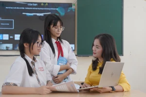 Nhà trường cần xây dựng và phổ biến “bộ quy tắc ứng xử” trên không gian số. Ảnh minh họa: Xuân Phú