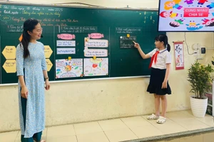 Tiết học sinh hoạt chuyên đề Học thông qua chơi của Trường Tiểu học Hùng Vương (Hải Châu, Đà Nẵng). Ảnh: NTCC