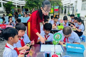 Tiết học mở của cô trò Trường Tiểu học Thuận Kiều (TPHCM). Ảnh: Minh Anh