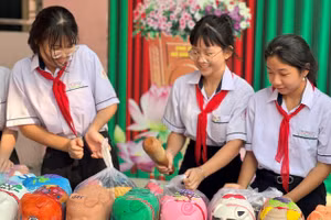 Hội thu heo đất của Trường THCS Lê Quý Đôn (phường Bến Cát). Ảnh: NTCC