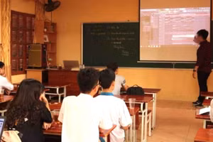 Một buổi hoạt động Câu lạc bộ Công nghệ thông tin, Trường THPT chuyên Nguyễn Trãi (Hải Dương). Ảnh: NTCC