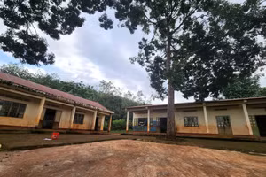 Trường Tiểu học Cù Chính Lan hư hỏng, xuống cấp. Ảnh: Dung Nguyễn