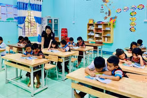 Giờ luyện đọc của học sinh lớp 2/1 Trường Phổ thông dân tộc bán trú Tiểu học & THCS Trà Nam. Ảnh: NTCC