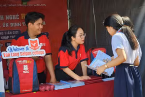 Học sinh THCS, THPT tham gia các chương trình định hướng nghề nghiệp để xác định nhu cầu học tập trong nước hoặc nước ngoài. Ảnh: L.N