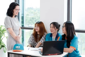 Giảng viên và sinh viên Đại học Kinh tế TPHCM trong giờ học. Ảnh: Thanh Kiều