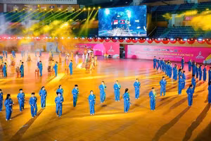 Học sinh Trường Tiểu học - THCS Đức Trí biểu diễn võ Vovinam tại Lễ khai mạc Đại hội Thể thao học sinh Đông Nam Á lần thứ 13 năm 2024. 