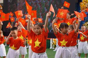 Tiết mục đồng diễn của trẻ Trường Mầm non Thành Phố, Xuân Hòa, TPHCM. Ảnh: MA