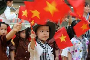 Trẻ mầm non TPHCM trong một hoạt động kỷ niệm 50 năm Ngày thống nhất đất nước (30/4/1975 – 30/4/2025). Ảnh minh họa: INT