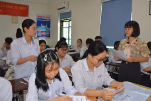 Cô và trò Trường THPT Yên Lạc (Vĩnh Phúc) tích cực ôn tập cho Kỳ thi tốt nghiệp THPT. 