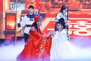 Các nghệ sĩ biểu diễn vở tuồng “Quỷ mẫu si nhi”. Ảnh: NTCC