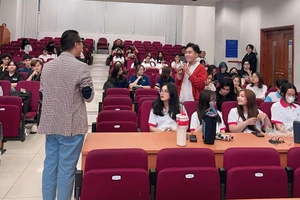 Buổi định hướng chiến lược hoạt động của hơn 70 câu lạc bộ sinh viên tại Trường Đại học Mở TP Hồ Chí Minh. Ảnh minh họa: NVCC