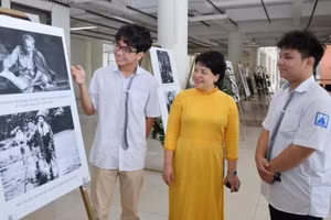 Hơn một năm sau khi thành lập, Câu lạc bộ Tìm hiểu Lịch sử Đảng, Trường THPT chuyên Hà Nội - Amsterdam đã có 7 buổi sinh hoạt chuyên đề.