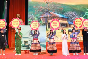 Học sinh Trường THCS Si Ma Cai nói không với nạn tảo hôn và hôn nhân cận huyết thống.