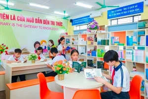Học sinh Trường THCS Bắc Bình (Thái Hòa, Phú Thọ) đọc sách tại thư viện nhà trường. Ảnh: Hà Hậu