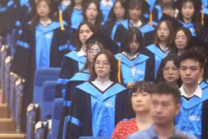 Sinh viên Đại học Kinh tế Quốc dân. Ảnh minh họa: INT