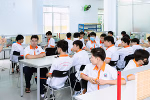 Sinh viên Trường Cao đẳng Công nghệ cao Đồng An trong giờ thực hành. Ảnh: NTCC