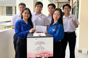 Đoàn viên, thanh niên Trường THPT Phan Châu Trinh tham gia phát động Chương trình Tình nguyện mùa Đông 2024 và Xuân tình nguyện 2025.