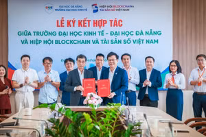 Trường Đại học Kinh tế - Đại học Đà Nẵng và Hiệp hội Blockchain và Tài sản số Việt Nam ký kết Biên bản ghi nhớ hợp tác trong đào tạo, nghiên cứu và phát triển nguồn nhân lực. Ảnh: NTCC