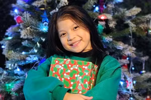 Cô bé “hạt tiêu” Nguyễn Bảo Trâm – Huy chương Vàng tiếp sức đồng đội nữ 4x50m cấp tiểu học.