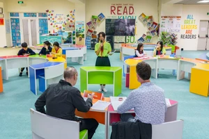 Từng bước hiện thực hóa mục tiêu đưa tiếng Anh trở thành ngôn ngữ thứ hai trong trường học. Ảnh minh họa: ITN