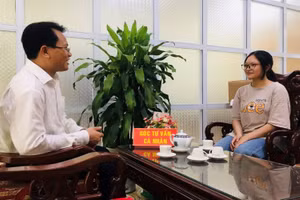 Tư vấn học sinh tại Trường THPT Thuận Thành số 1 (Bắc Ninh). Ảnh: NTCC