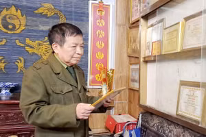 Thương binh - dũng sĩ Đinh Xuân Lý hồi tưởng những kỉ niệm thời lửa đạn.