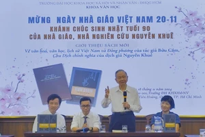 Khoa Văn học Trường Đại học Khoa học Xã hội và Nhân văn - Đại học Quốc gia TPHCM tổ chức lễ mừng ngày Nhà giáo Việt Nam 20/11 và Khánh chúc sinh nhật tuổi 90 của nhà giáo, nhà nghiên cứu Nguyễn Khuê.